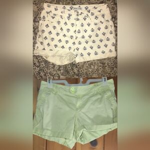 Maurices White Floral Print Women’s Shorts & Mint Green Women’s Shorts